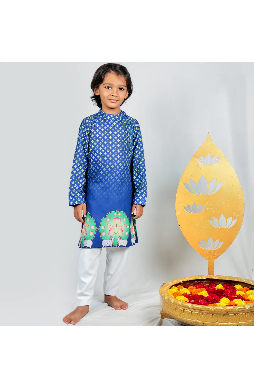 Blue lotus and cow printed kurta and pyjama