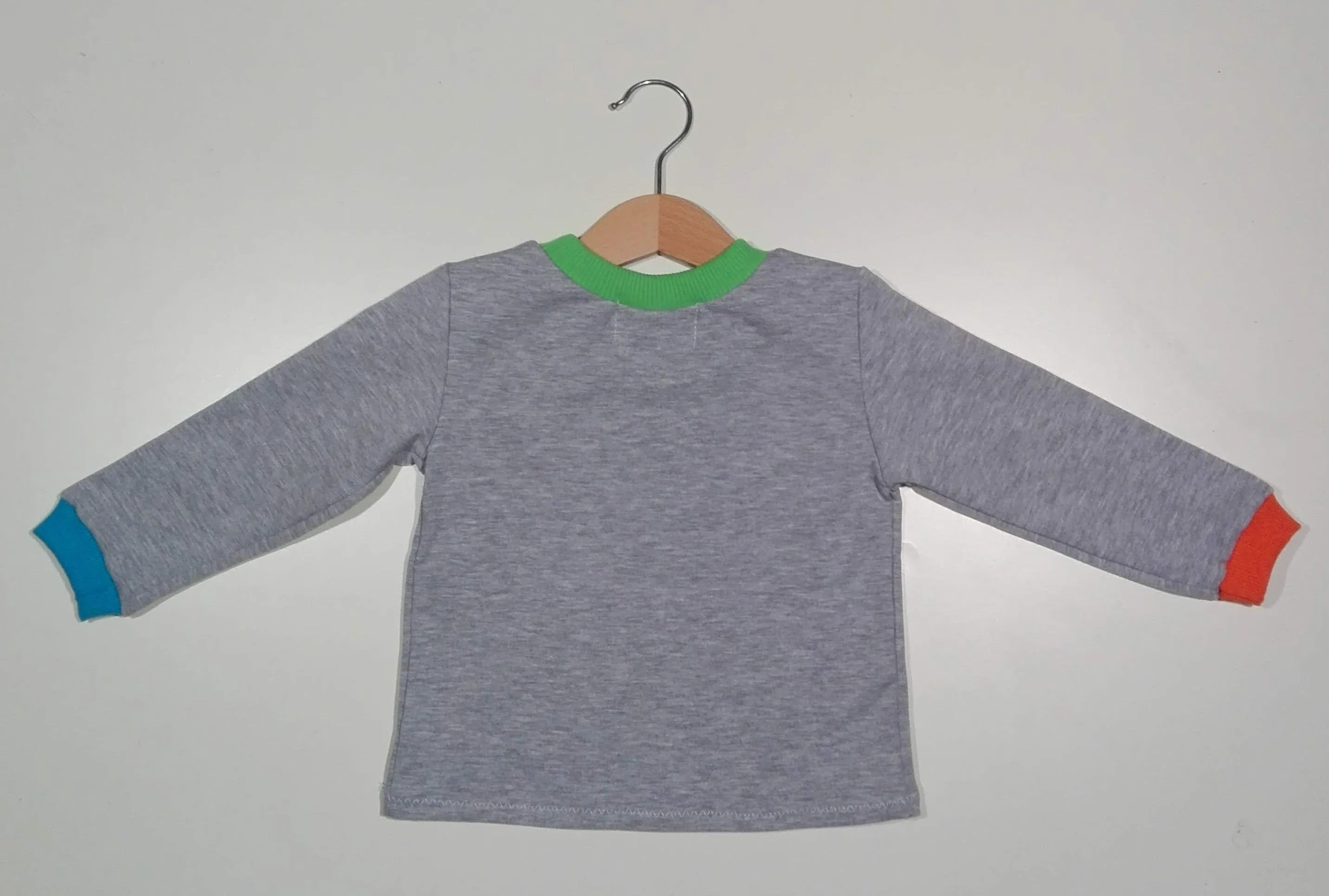 Long-sleeved sweater in mixed cotton with colorful cuffs